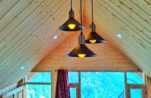 Narkanda Cabaña | An Attic Magical Space -Duplex Room- King size bed