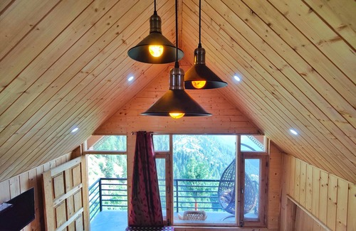 Narkanda Cabaña | An Attic Magical Space -Duplex Room- King size bed