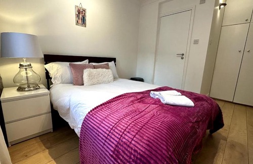 Shepherd's Bush Apartamento | An Economic hotel-like room, En-suite Sheperds Bush