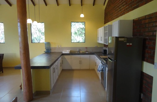 Aserradores Casa | Una nueva construcción de 3 dormitorios / 2 baño elegante casa. Navegar en el paraíso.