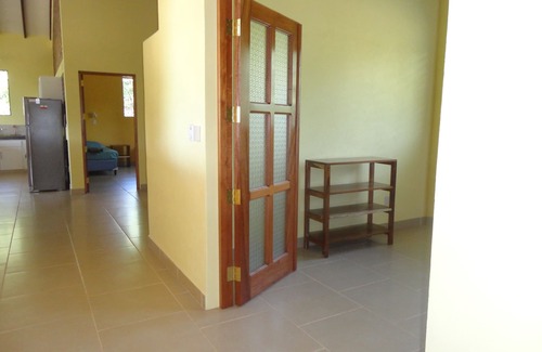 Aserradores Casa | Una nueva construcción de 3 dormitorios / 2 baño elegante casa. Navegar en el paraíso.