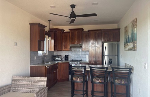 Isla de Utila Casa | An Enchanting In-Law Suite Apartment Attached to a Fabulous Bungalow