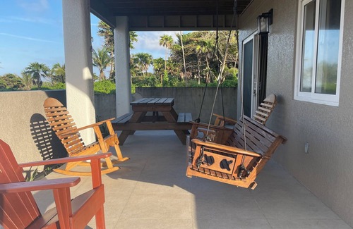 Isla de Utila Casa | An Enchanting In-Law Suite Apartment Attached to a Fabulous Bungalow