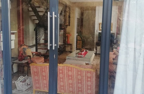 Maseru Apartamento | Una escapada atractiva con un ambiente hogareño, que se asemeja a la comodidad de su hogar.