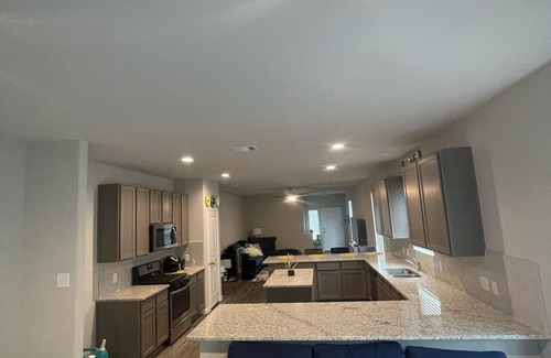 Conroe Casa | An Entire House with 5 bedrooms , 2.5 baths and 2 living room spaces