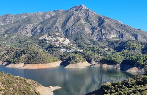 Istan Casa | An Escape between Coast & Mountains near Marbella