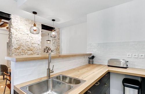 Strasbourg -Saint-Denis Apartamento | An Exceptional 2-BR/2BA in Le Marais