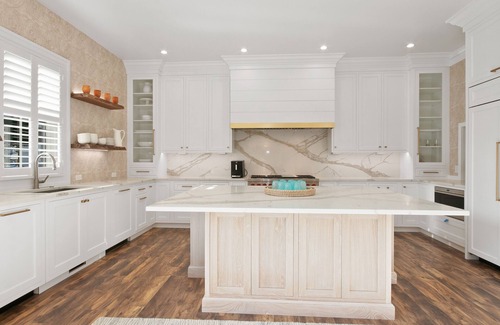 Stone Harbor Casa | An exceptional new property. Set in one of the most sought after and secluded neighborhoods and yet close to downtown Stone Harbor