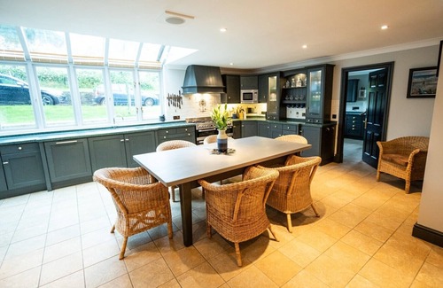 Newport Casa | An exceptional place to gather on the sea shore