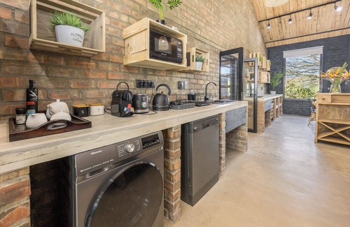 Stellenbosch Apartamento | An exquisite, spacious 2-bedroom apartment in the heart of the Winelands.