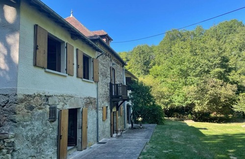 Saint-Saud-Lacoussiere Casa | Ancient Mill in beautiful setting with private lake and rivers