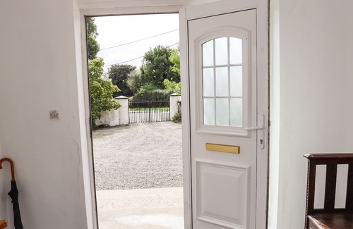 Clonroche Casa | AN GRIANAN, pet friendly, with open fire in Adamstown, County Wexford