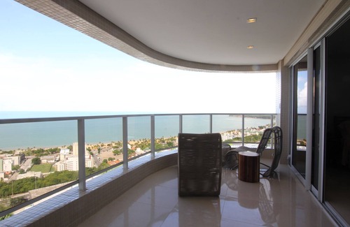 Altiplano Cabo Branco Apartamento | An Infinite View and a Cool Ocean Breeeze
