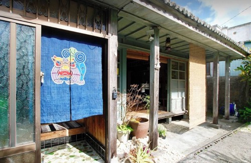 Yakena Casa | An inn where you can experience a traditional Okinawan wooden minka. Enjoy the comfort and healing space! （The owner will welcome guests at the parking lot upon check-in.