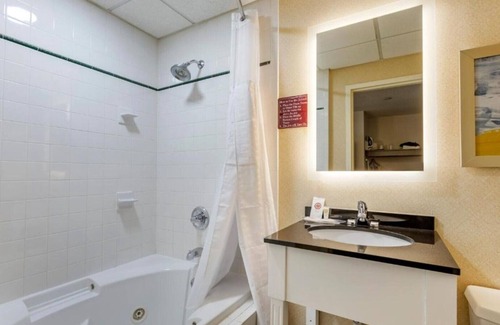 Paramus Casa | An inviting stay near NYC