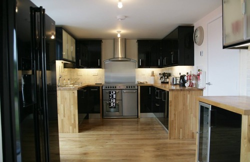 Nerabus Casa | An Linnean: Cosy serene island escape with sea views / hot tub. Pet-friendly