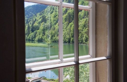 La Chaux-de-Fonds Casa | Una vieja escuela con un encanto único en el corazón del Parque Natural de Doubs.