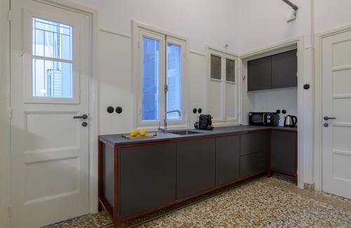 Plaka Apartamento | An Outstanding 3 Bdrm Apartment in the Heart of Athens