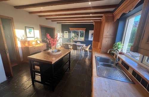 Rathangan Casa | An Teach Baboige - Charming Country Cottage in Kildare.