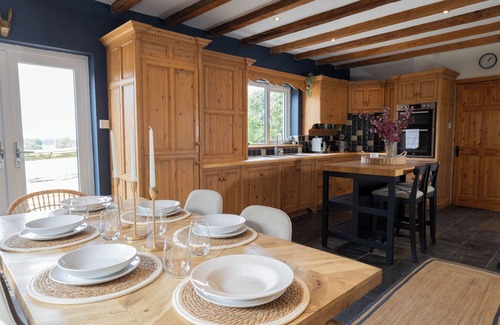 Rathangan Casa | An Teach Baboige - Charming Country Cottage in Kildare.