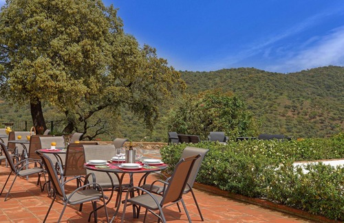 La Granada de Rio-Tinto Casa | An unforgettable vacation full of sun and relaxation awaits you in this vacation home with pool.