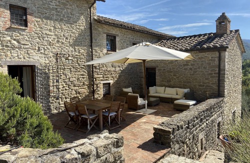 Montelovesco Villa | Unas vacaciones inolvidables entre la naturaleza y el arte. Ubicación ideal para familias.