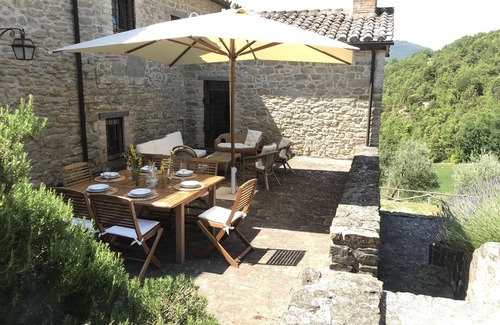 Montelovesco Villa | Unas vacaciones inolvidables entre la naturaleza y el arte. Ubicación ideal para familias.