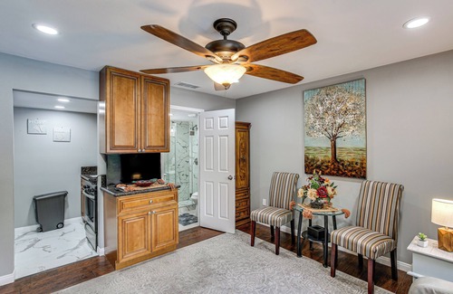 Anaheim Hills Apartamento | Anaheim Studio w/ Fireplace: 14 Mi to Disneyland!