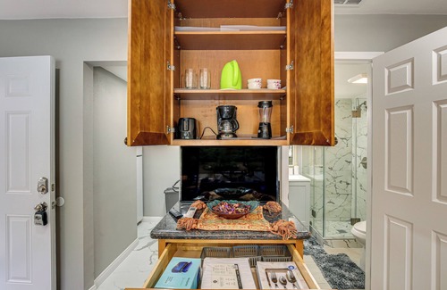 Anaheim Hills Apartamento | Anaheim Studio w/ Fireplace: 14 Mi to Disneyland!