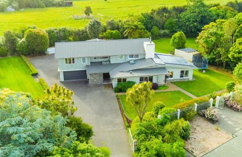 Otaki Cabina | Anam Cara Gardens luxury Villa Private bedrooms and ensuite bathrooms Sleeps 9