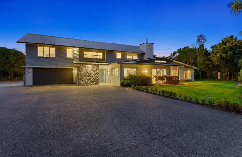 Otaki Cabina | Anam Cara Gardens luxury Villa Private bedrooms and ensuite bathrooms Sleeps 9