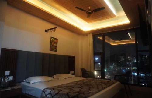 Deoghat Cama Y Desayuno | Anand residency