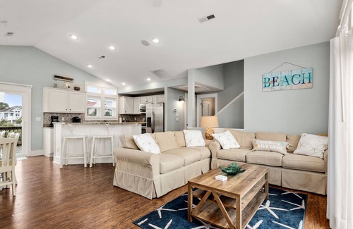Monteray Shores Casa | Anchor Bar: Soundside, Private Pool w/ Tiki Bar, Spa, Access to Fitness Center