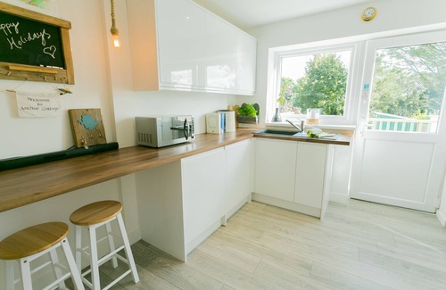 Cemaes Bay Cabaña | Anchor Cottage - a coastal that sleeps 6 guests in 3 bedrooms