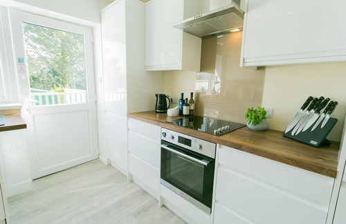 Cemaes Bay Cabaña | Anchor Cottage - a coastal that sleeps 6 guests in 3 bedrooms