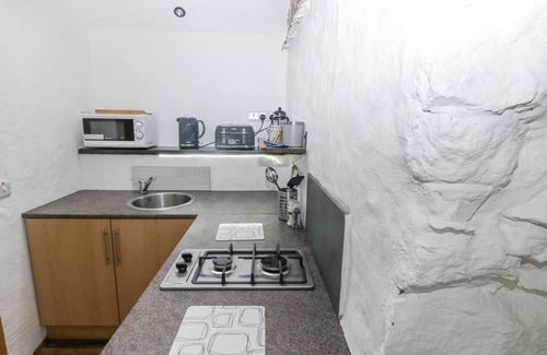 Castlemartin Cabaña | ANCHOR LIGHT, pet friendly, with open fire in Pembroke