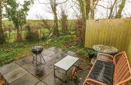 Castlemartin Cabaña | ANCHOR LIGHT, pet friendly, with open fire in Pembroke