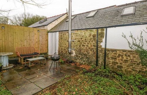 Castlemartin Cabaña | ANCHOR LIGHT, pet friendly, with open fire in Pembroke