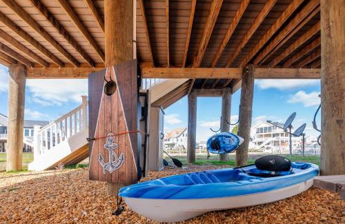 Captain's Cove Casa | Anchor's Away - Waterfront, Pet Friendly, Pools!