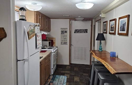 Supply Casa | Anchored Aweigh - Cozy fishing retreat only 5 minutes to the beach!