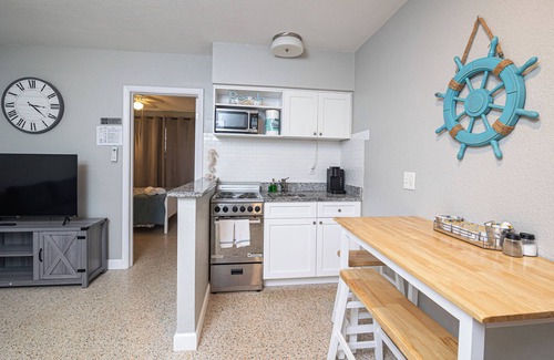 Clearwater Beach Apartamento | Anchors UP #3; WALK to Beach/Bars/Dining