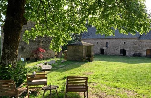 Saint-Merd-les-Oussines Cama Y Desayuno | Ancien Prieure Chambre King Size avec sauna et bain nordique privatifs en extérieur