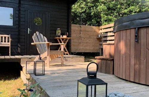 Saint-Merd-les-Oussines Cama Y Desayuno | Ancien Prieure Chambre King Size avec sauna et bain nordique privatifs en extérieur