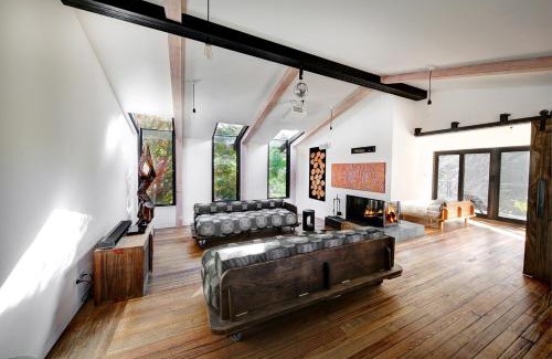 Warburton Casa | Ancient Future style at Warby Sabi