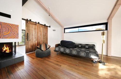 Warburton Casa | Ancient Future style at Warby Sabi