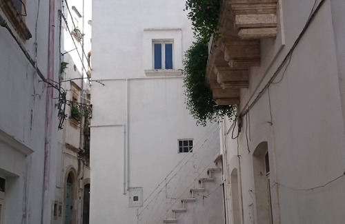 Martina Franca Casa | Casa antigua con terraza panorámica en el centro histórico.