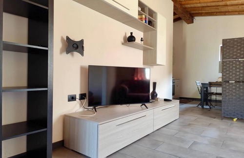 Pedara Apartamento | Ancient millstone of Etna