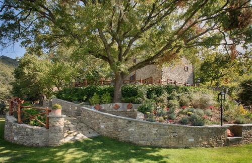 Pieve al Bagnoro Otro | Casa de piedra natural en posición panorámica cerca de Arezzo, piscina privada con cascada, ideal para 2 familias o amigos.
