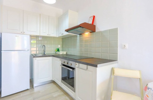 Katavolos Apartamento | Estudio Anda: Apto acogedor, cerca de la playa, WiFi, A / C