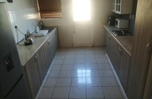 Cape Town Apartamento | ANDANTE self catering apartment - 4 bedrooms, Bothasig, Cape Town